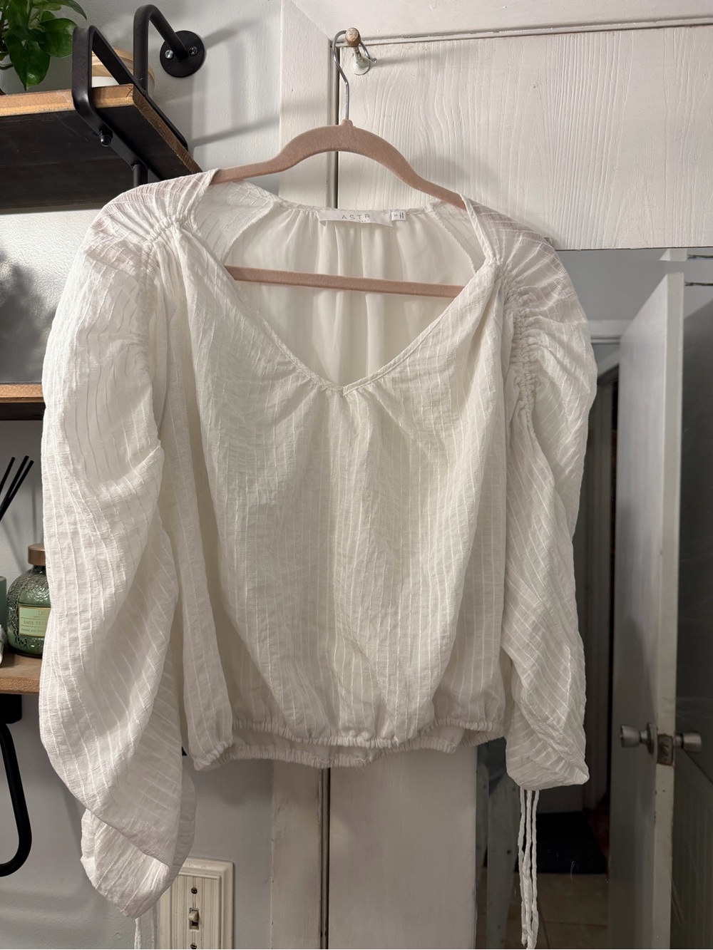 Astr White V-Neck Textured Puff Sleeve Tunic